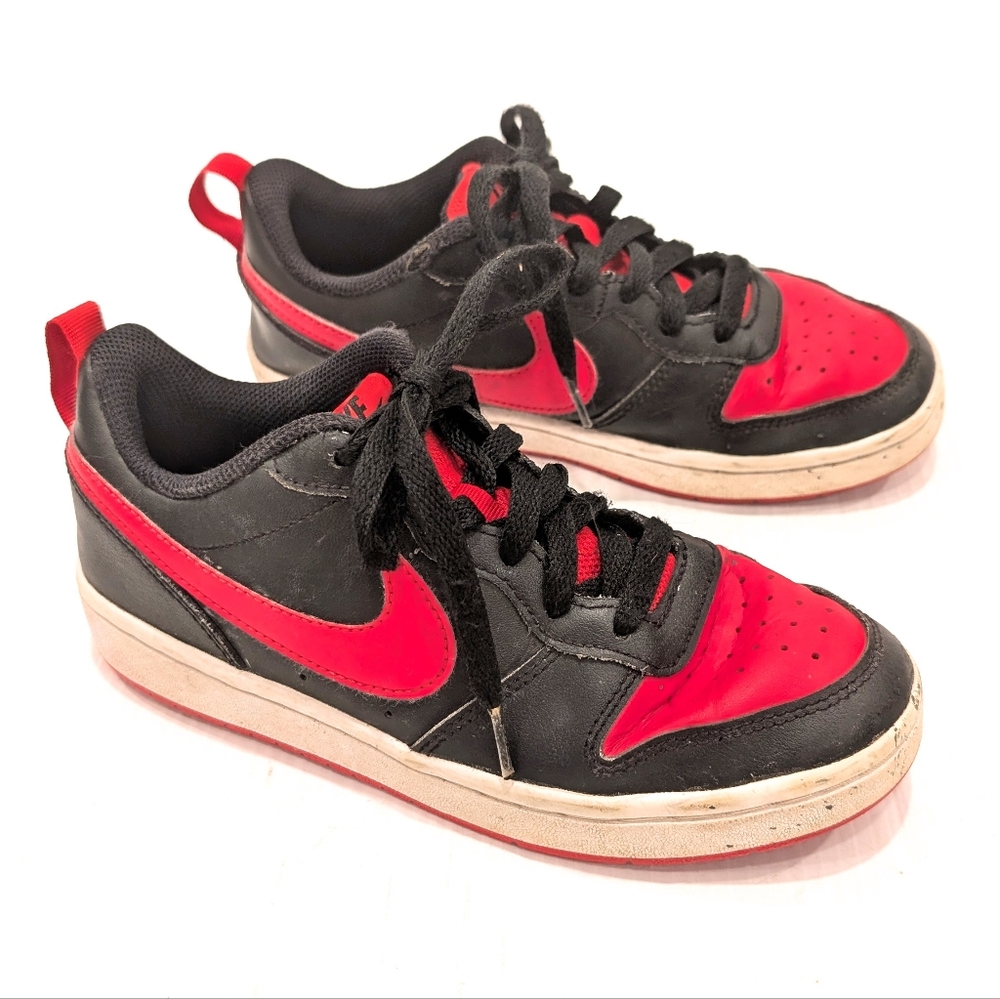NIKE Court Borough Low 2 Black and Red Shoes Sneakers size 4.5 youth - Picture 1 of 12